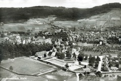 03_10-das-Freibad-nistet-sich-am-Ortsrand-ein-1960er-Jahre